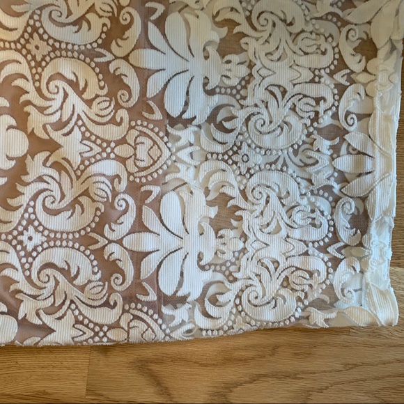 Above the knee White Lace Skirt - Picture 3 of 4